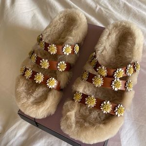 Brand new Fabrizio Viti shearling Berkeley Daisy slide sandal size 40 beige